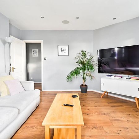 Appartement Cosy 1-Bed E15, Sleeps 4, 1 Min From Tube Station Near O2 Arena à Londres Extérieur photo