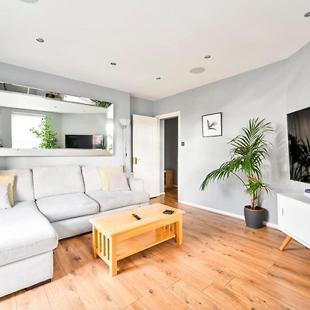 Appartement Cosy 1-Bed E15, Sleeps 4, 1 Min From Tube Station Near O2 Arena à Londres Extérieur photo