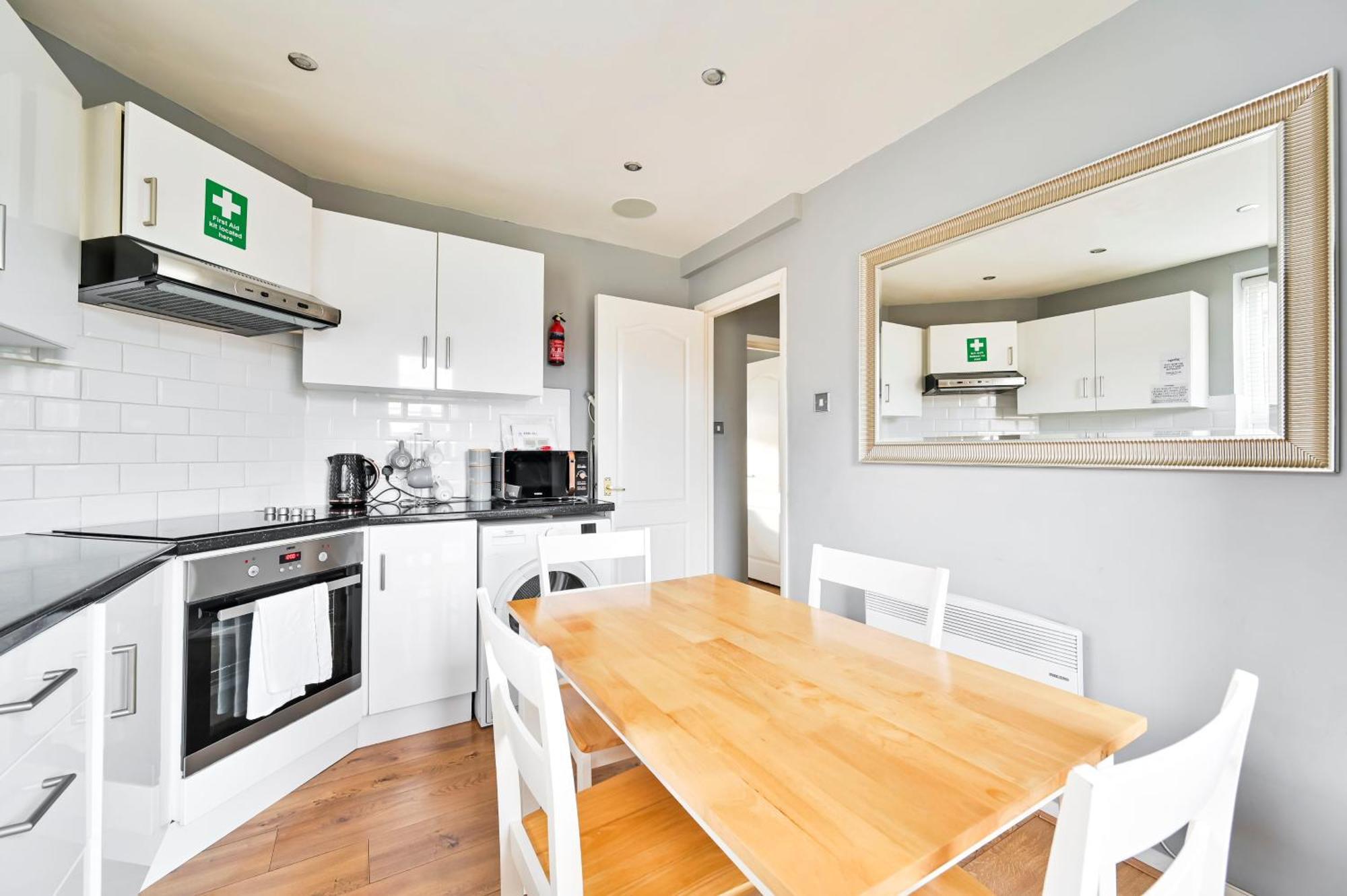 Appartement Cosy 1-Bed E15, Sleeps 4, 1 Min From Tube Station Near O2 Arena à Londres Extérieur photo
