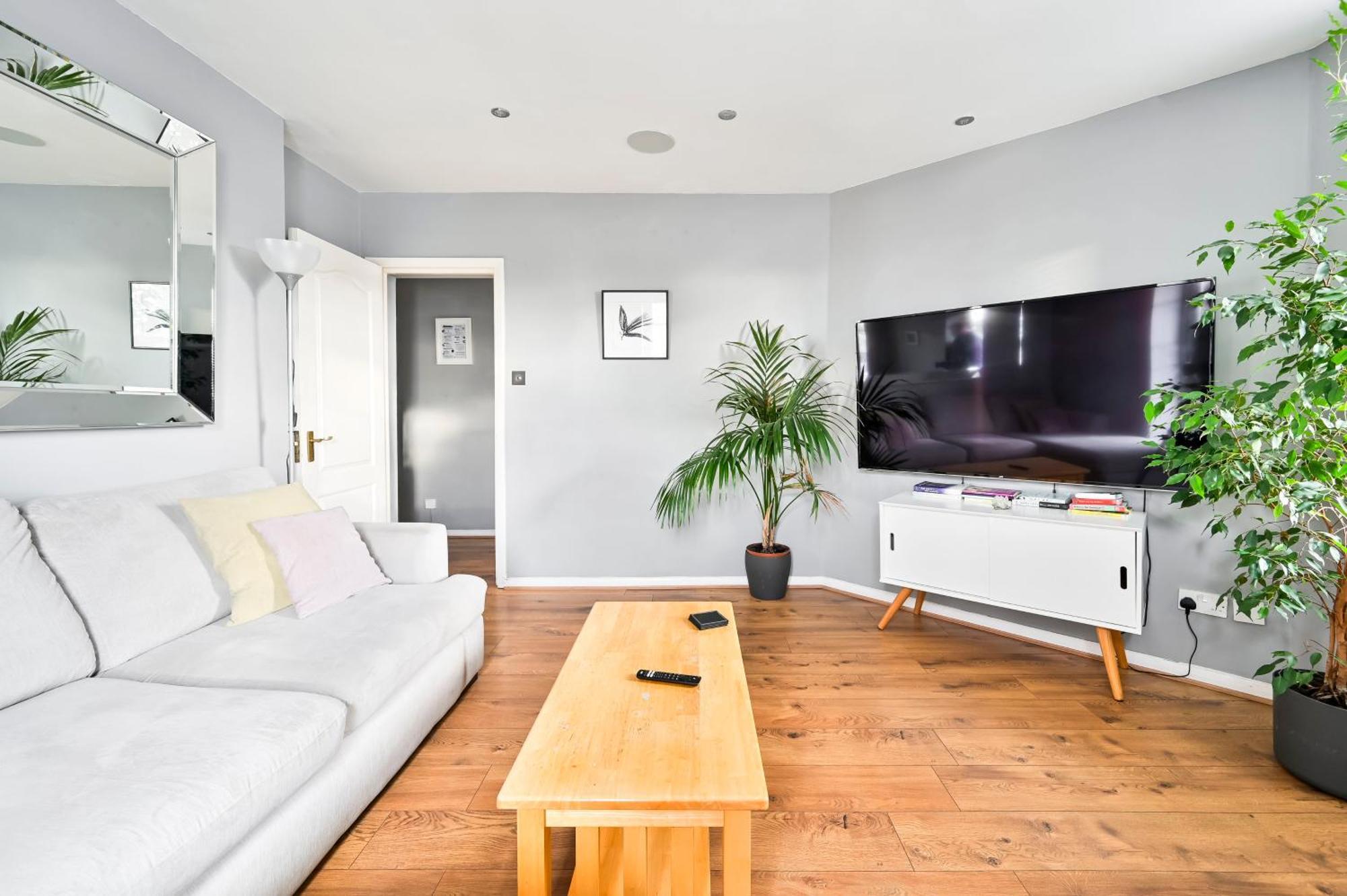 Appartement Cosy 1-Bed E15, Sleeps 4, 1 Min From Tube Station Near O2 Arena à Londres Extérieur photo